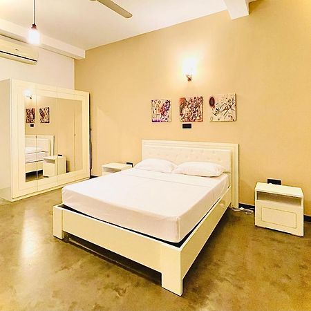 Blue Fox Hikkaduwa Hotel Bagian luar foto