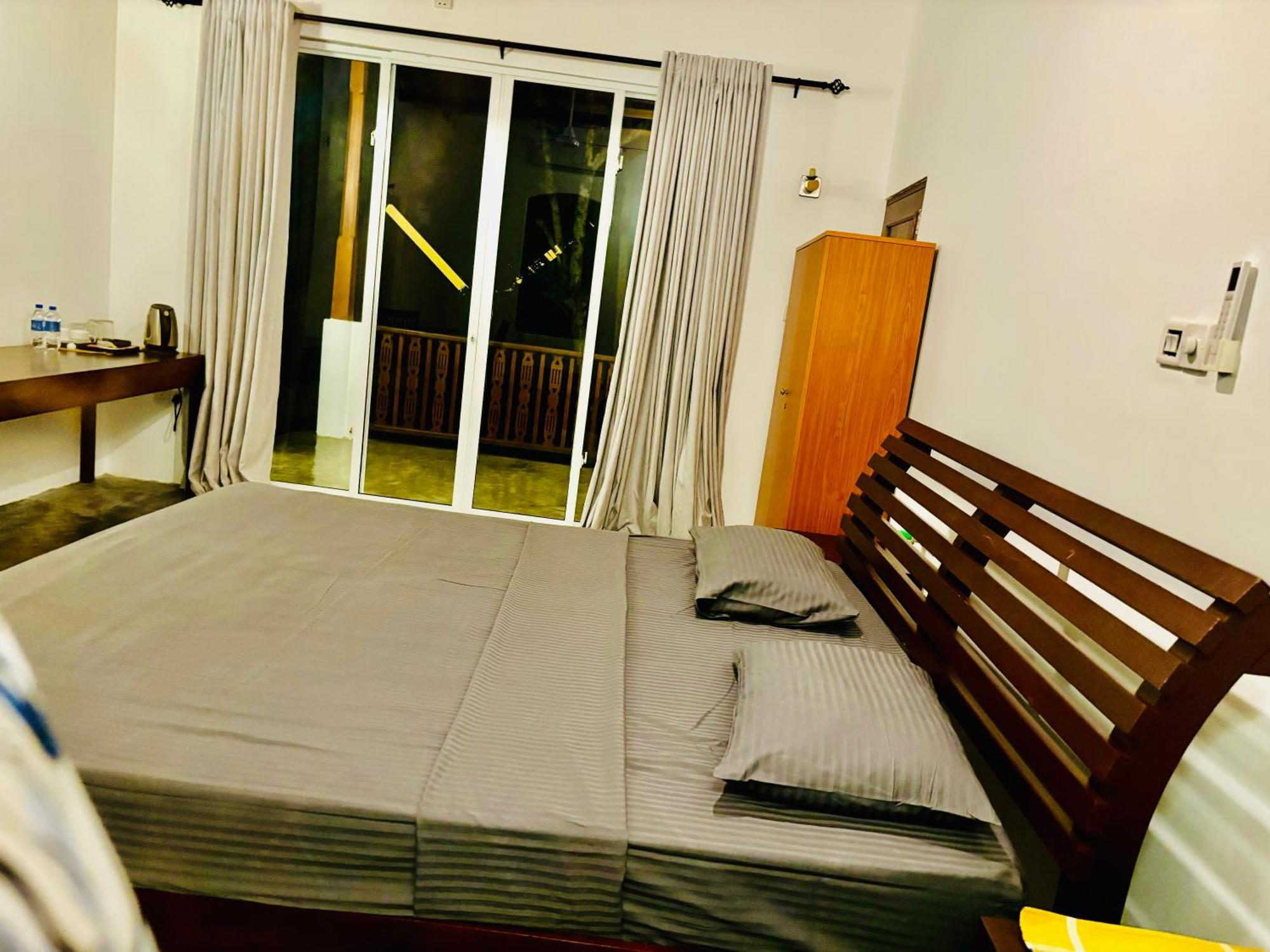 Blue Fox Hikkaduwa Hotel Bagian luar foto