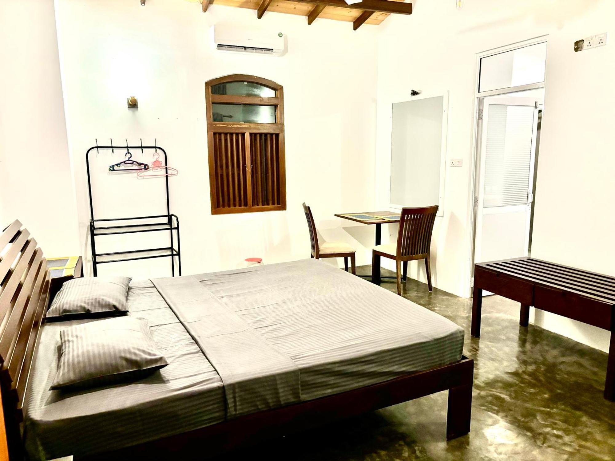 Blue Fox Hikkaduwa Hotel Bagian luar foto