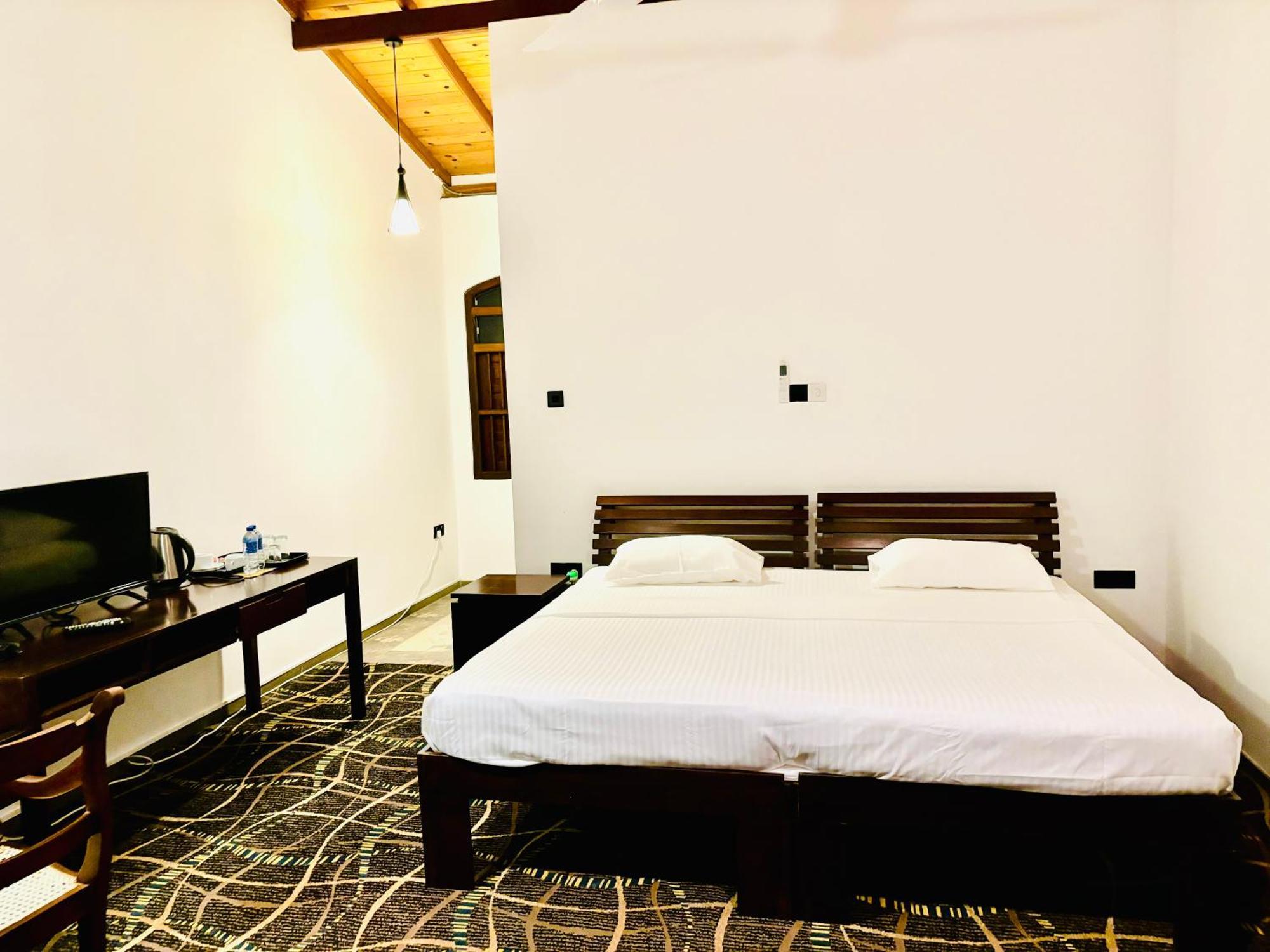 Blue Fox Hikkaduwa Hotel Bagian luar foto