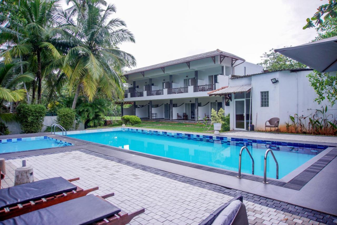 Blue Fox Hikkaduwa Hotel Bagian luar foto