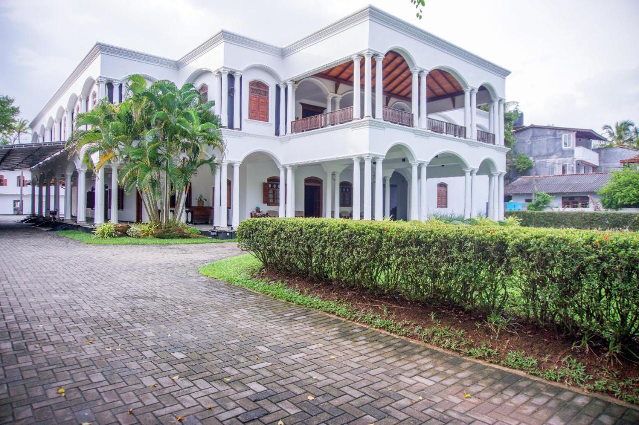 Blue Fox Hikkaduwa Hotel Bagian luar foto