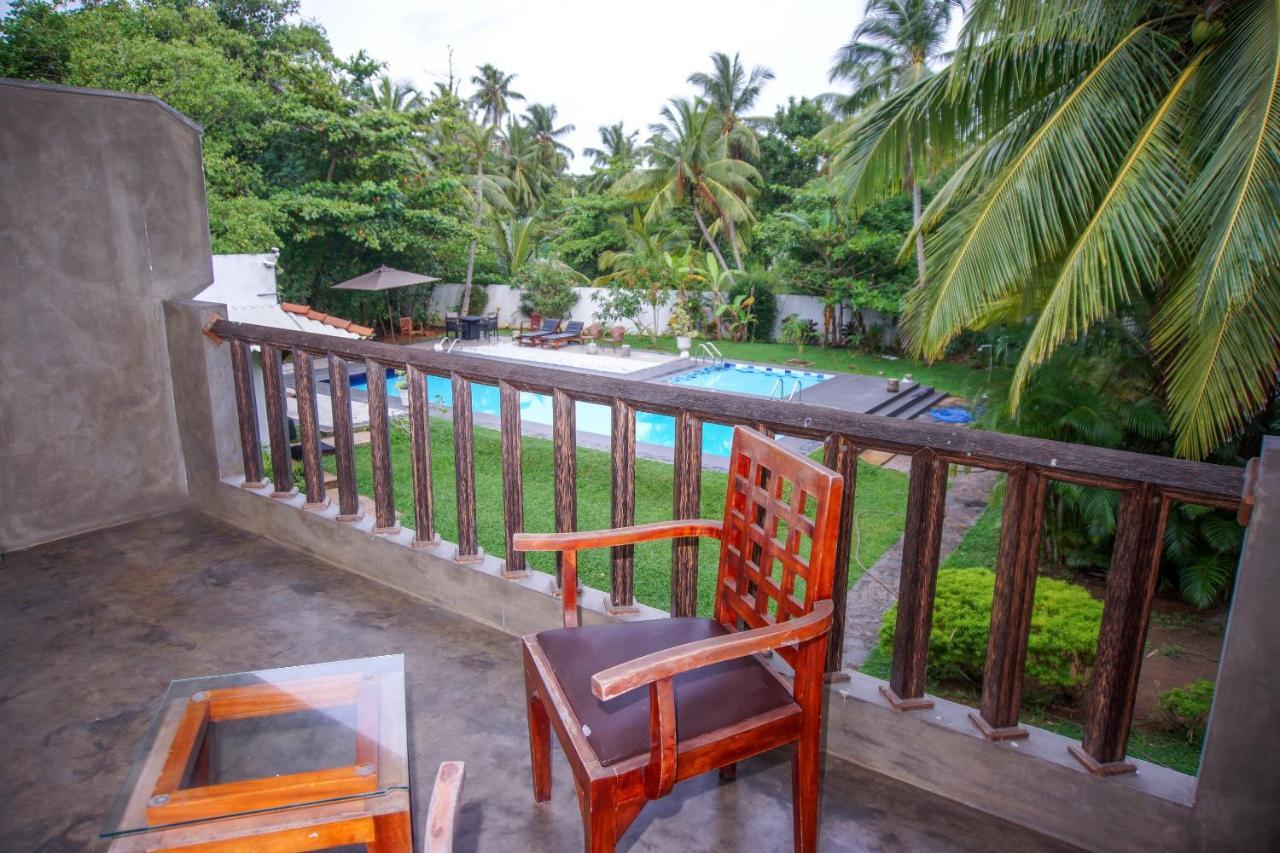 Blue Fox Hikkaduwa Hotel Bagian luar foto
